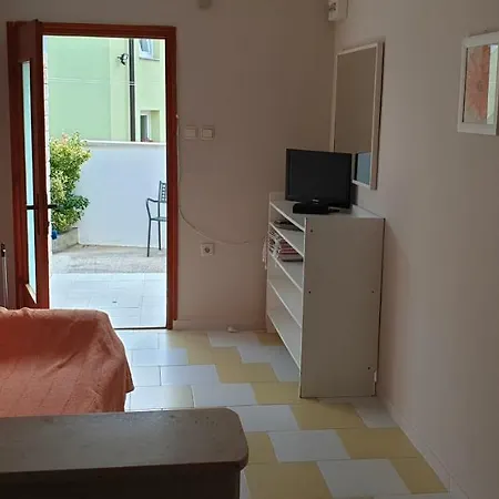 Kuca Luce-apartman Br.2 דירה מאלי לוסיניי