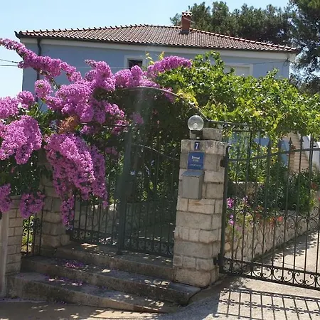 Kuca Luce-apartman Br.2 *