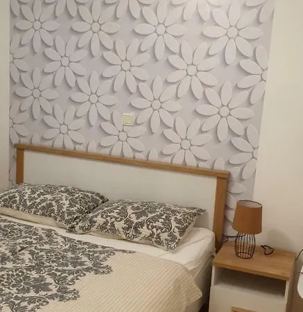 Kuca Luce-apartman Br.2 דירה