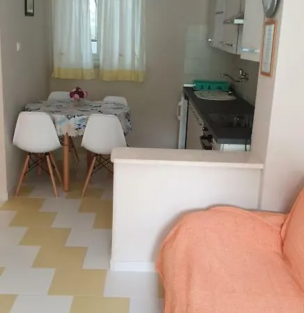 Apartment Kuca Luce-apartman Br.2 *